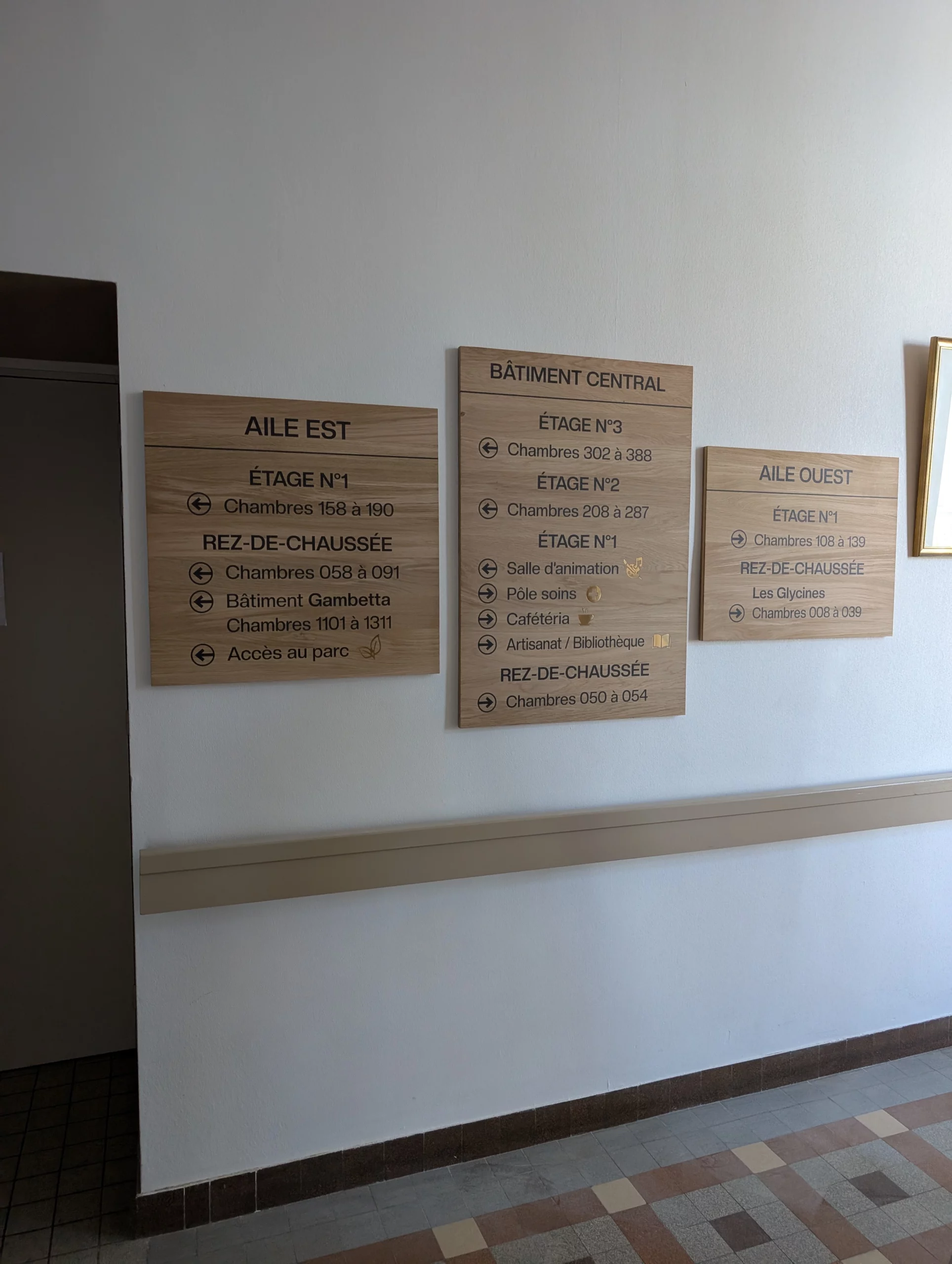 Signalétique bois EHPAD