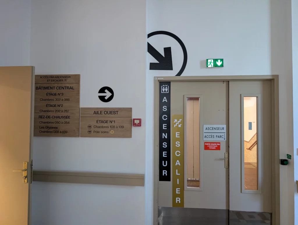 Signalétique bois EHPAD